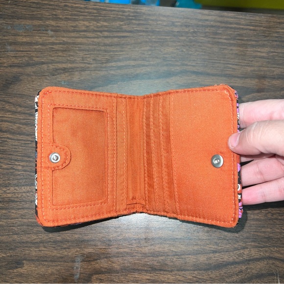 Disney Vera Bradley Minnie Mouse Vine Floral Black Essential Small Wallet - Picture 3 of 5